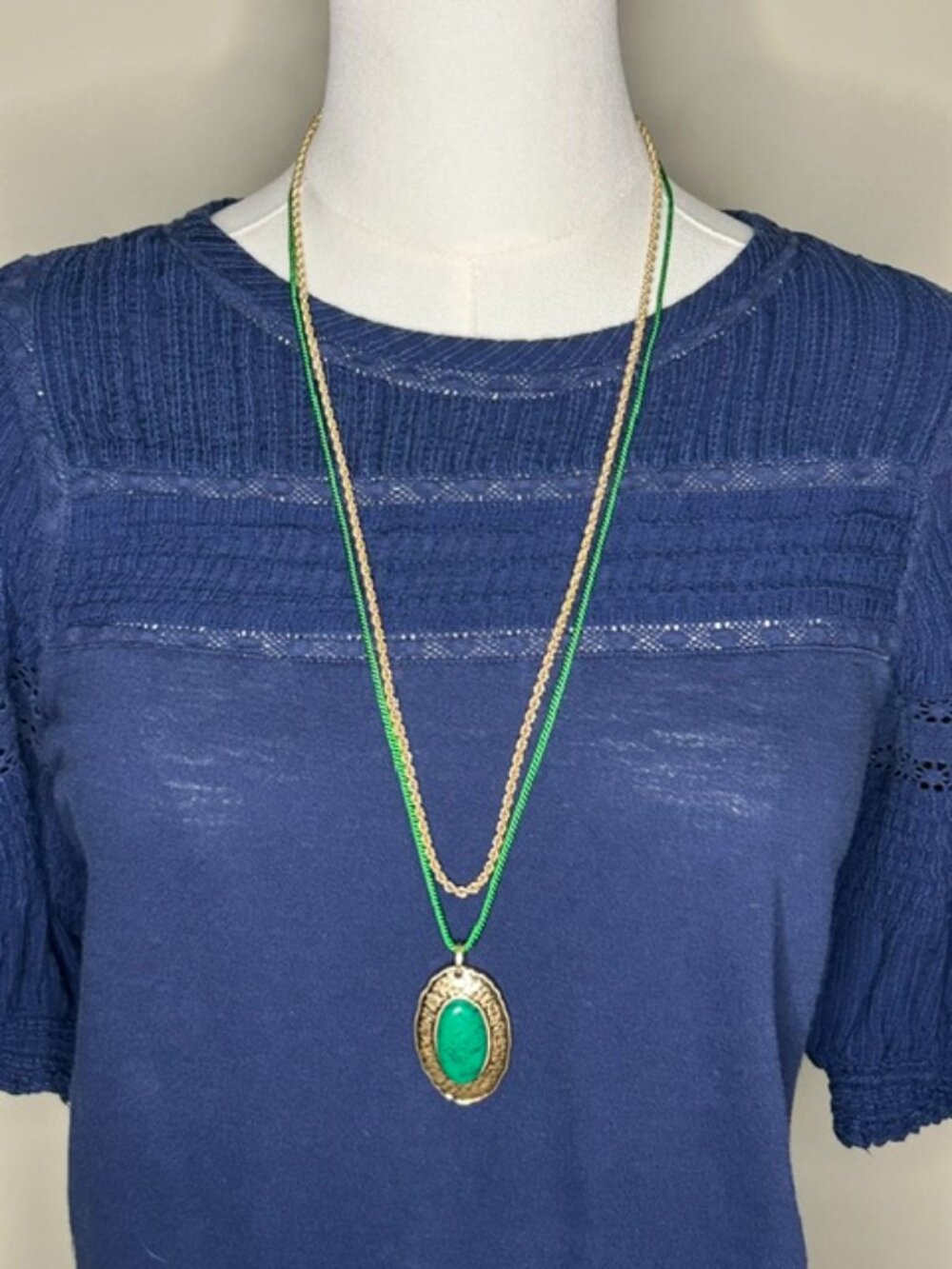 NWOT Green Oval Pendant Double Strand Gold Tone Necklace 28"